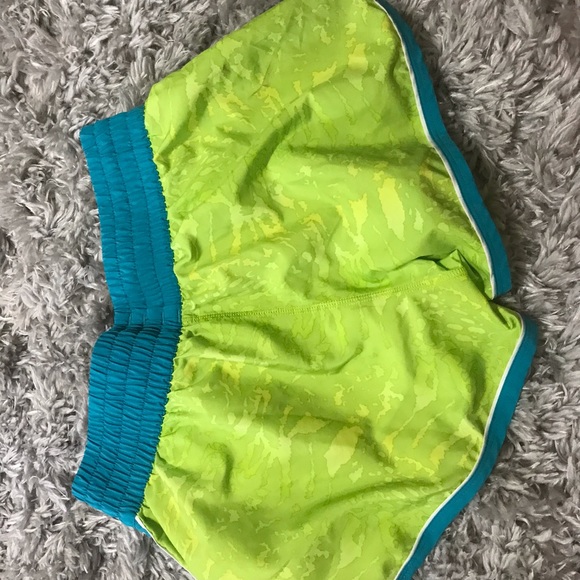 Under Armour Shorts - Picture 2 of 2